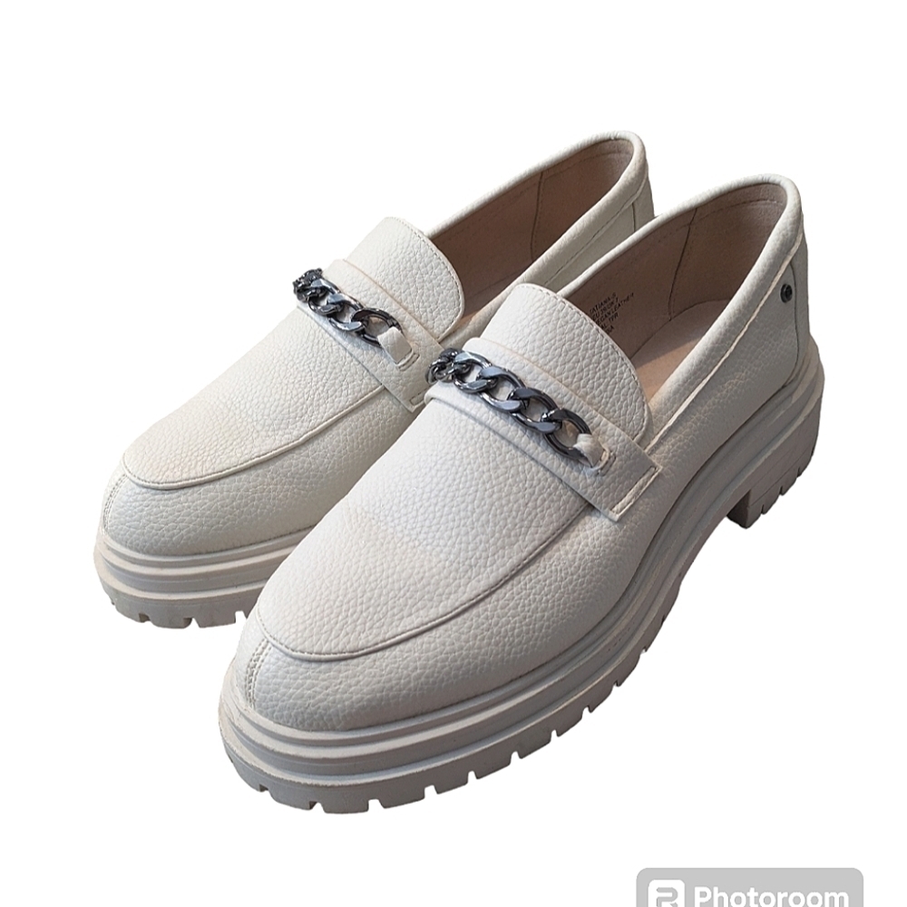 French Connection Cream Flats with Sleek Design